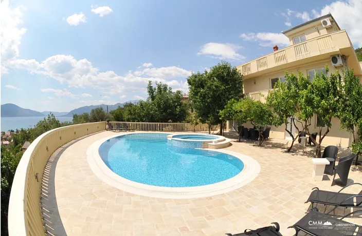 Breathtaking Villa with big pool and yard for sale in Tivat